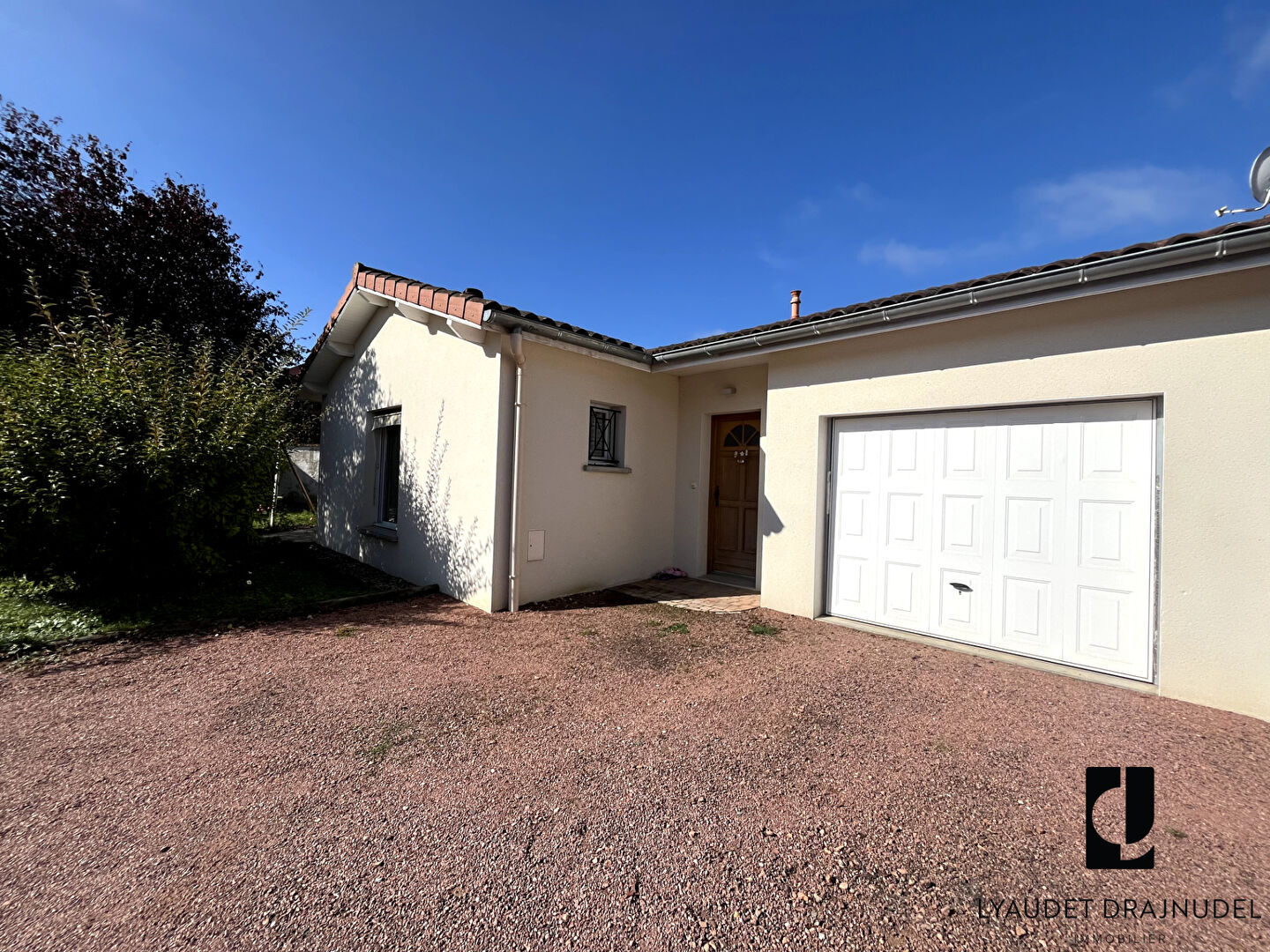 Photo Maison de plain-pied - Charlieu 3 chambres -107.78 m2 - Garage double image 3/6