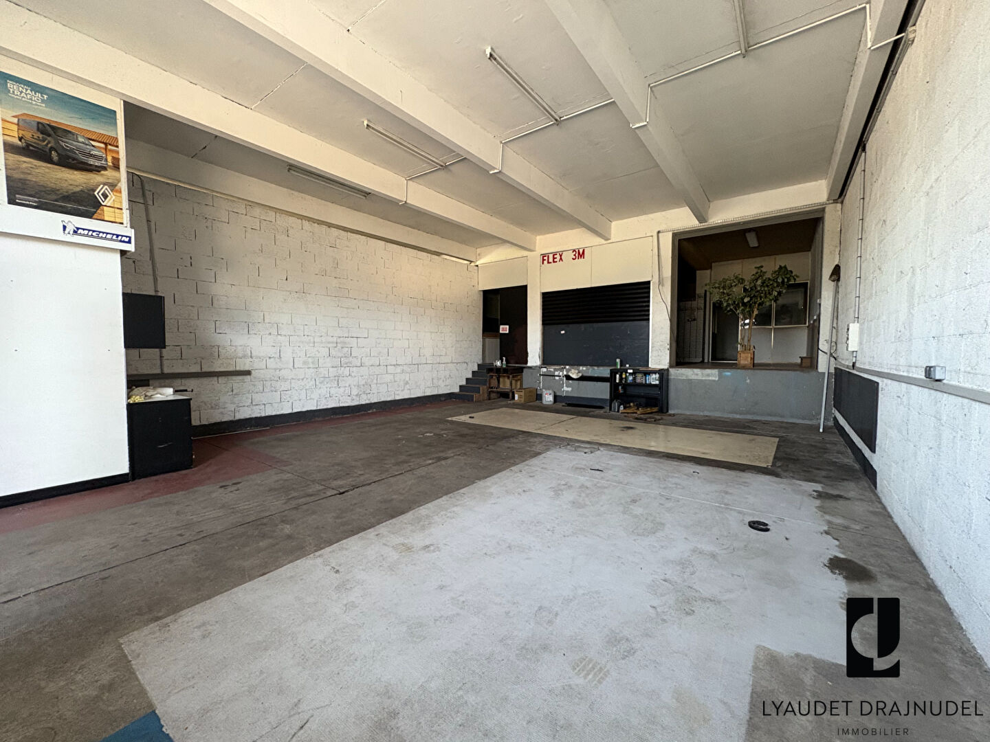 ROANNE, Local d'activité Roanne 672 m2