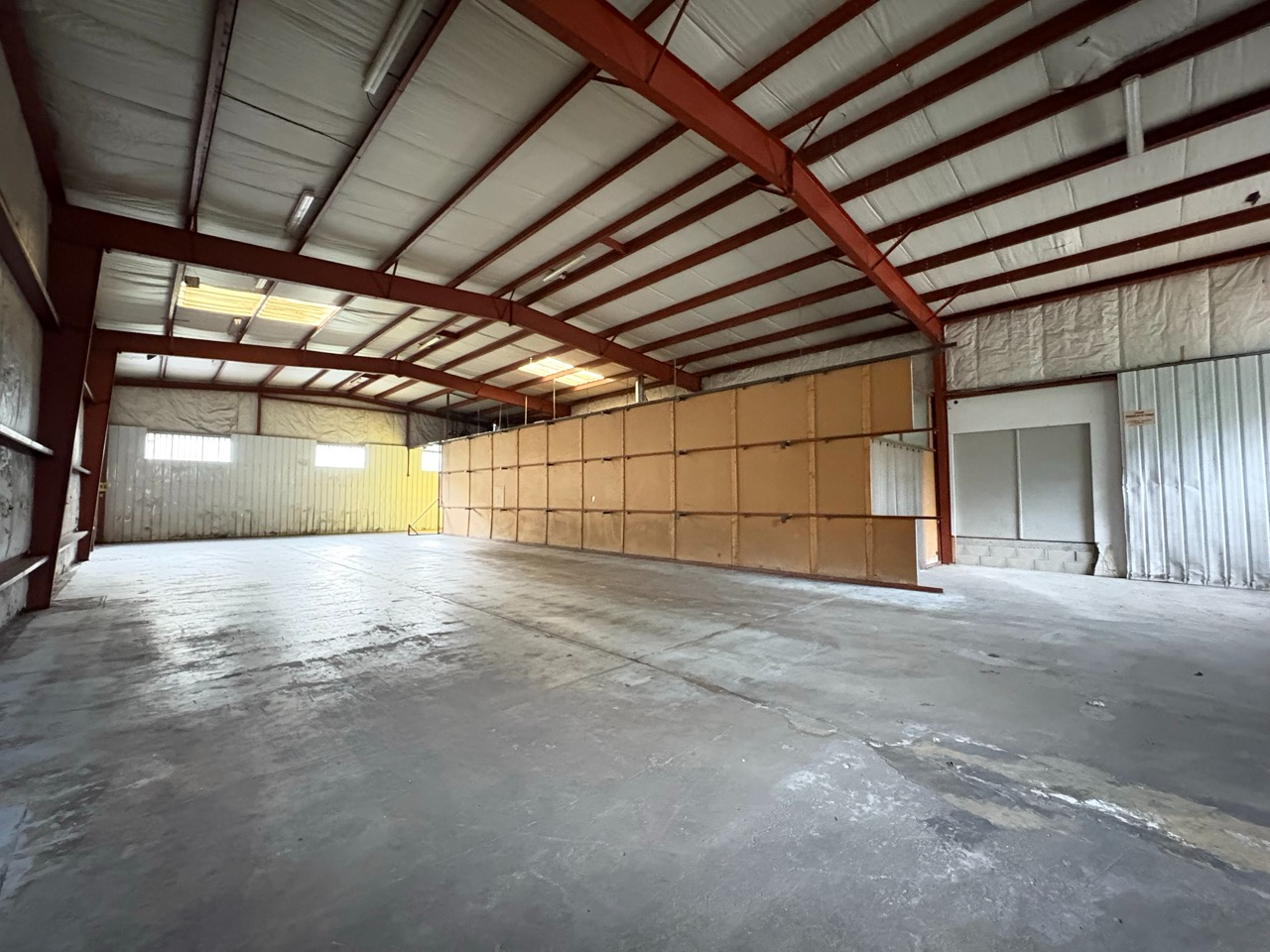 RIORGES LOCAL D ACTIVITES 2680m2