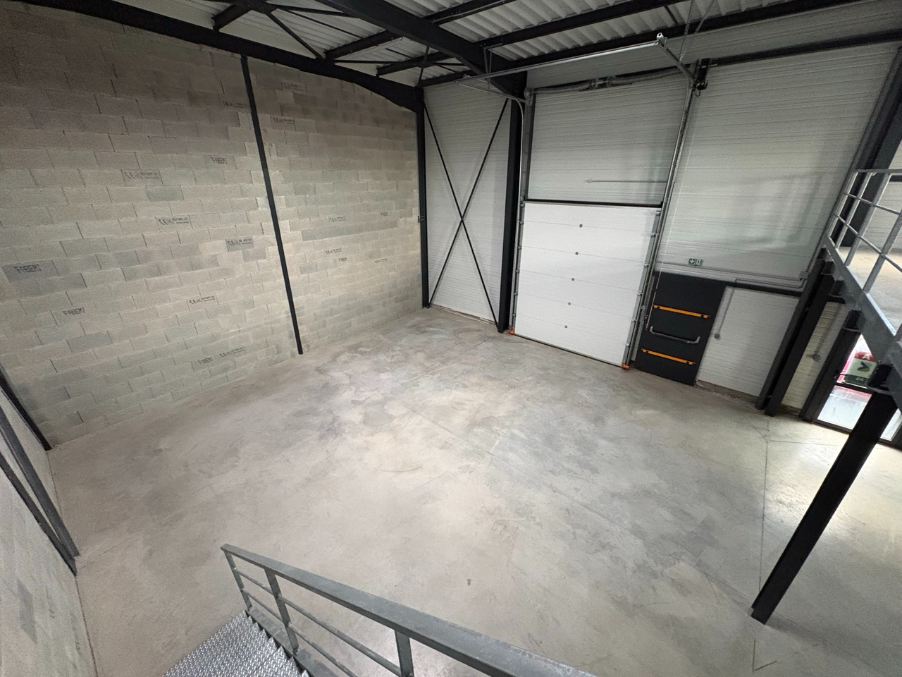 Photo Local d'activité Riorges 200 m2 image 1/4