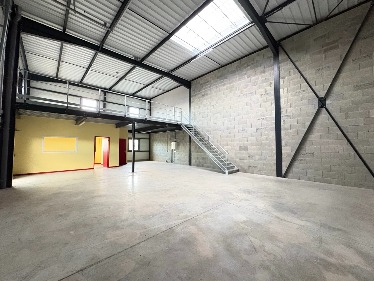 Photo Local d'activité Riorges 200 m2 image 2/4