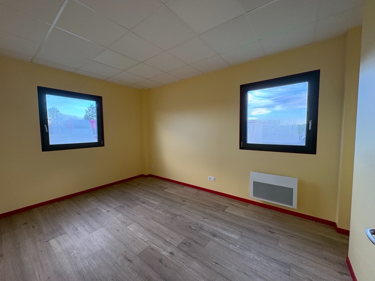 Photo Local d'activité Riorges 200 m2 image 3/4