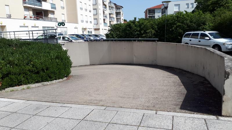 Photo PLACE DE PARKING CRAPONNE image 2/5