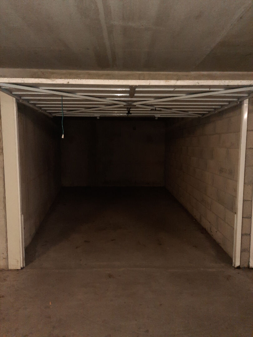 Photo PLACE DE PARKING CRAPONNE image 4/5