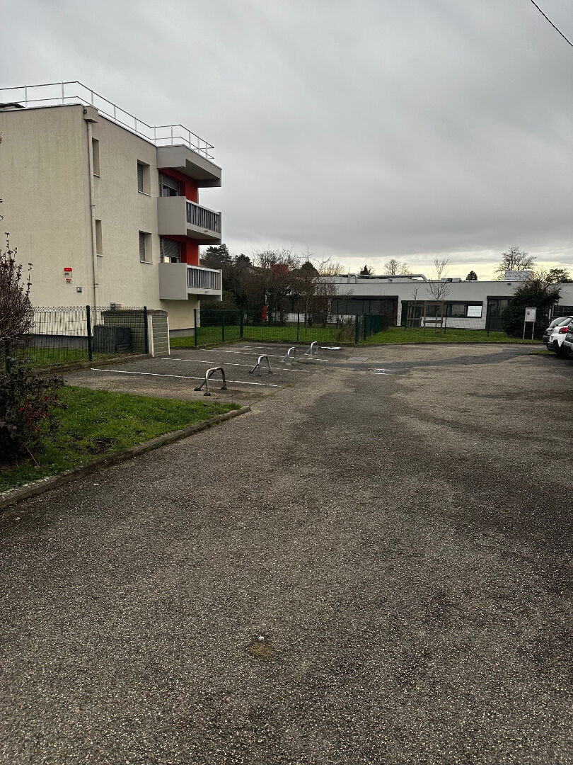 Photo CASE PARKING EXTERIEURE CRAPONNE image 2/3