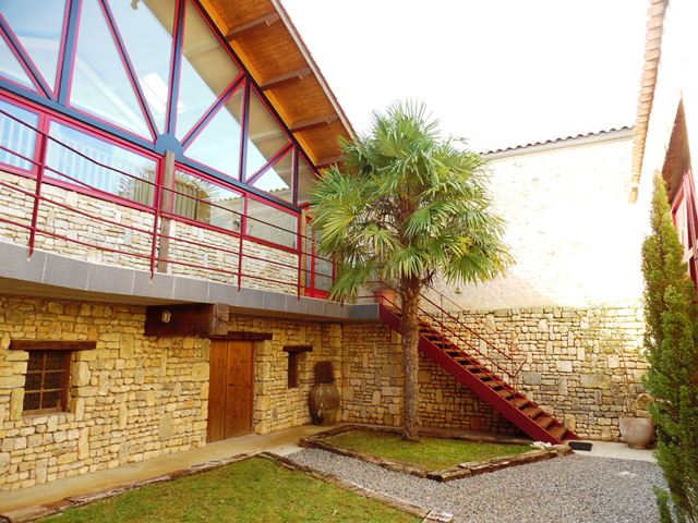 Photo CHAZELLES GRANGE RESTAUREE STYLE LOFT image 2/6