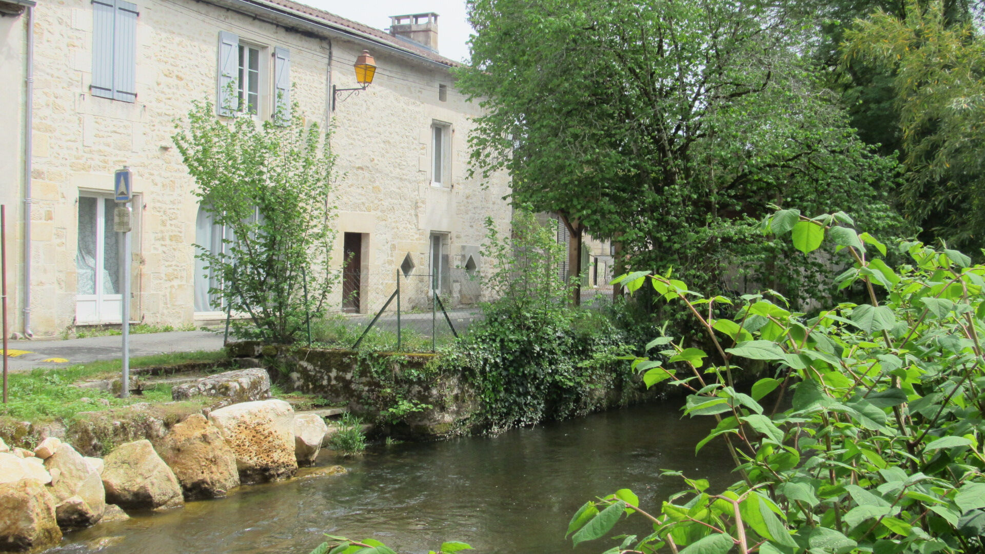 Photo Maison de bourg 20 minutes d'Angoulême image 2/6