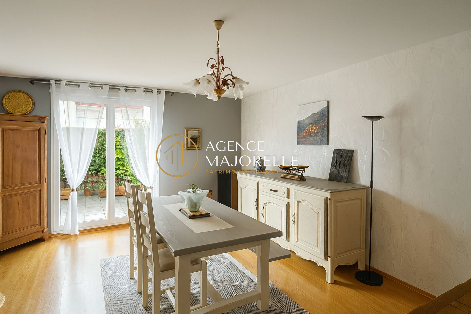 Photo Superbe appartement en rez-de-jardin avec garage et place de parking ! image 3/6