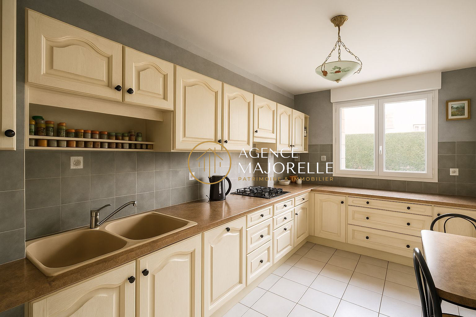 Photo Superbe appartement en rez-de-jardin avec garage et place de parking ! image 4/6