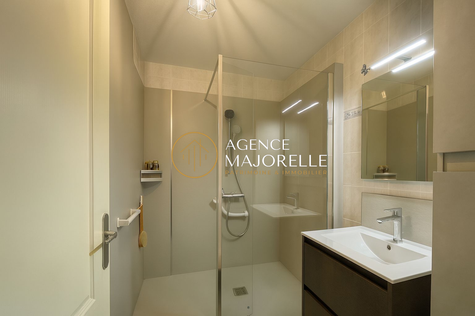 Photo Superbe appartement en rez-de-jardin avec garage et place de parking ! image 6/6