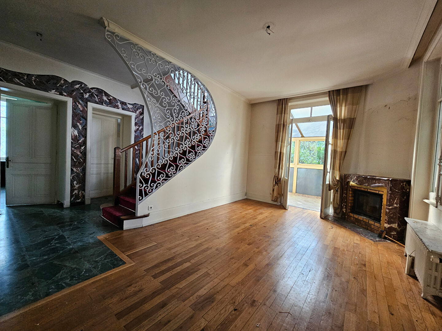 Photo Maison Bourgeoise 7 pièces sur parcelle 1638 m² CREPIEUX image 3/6