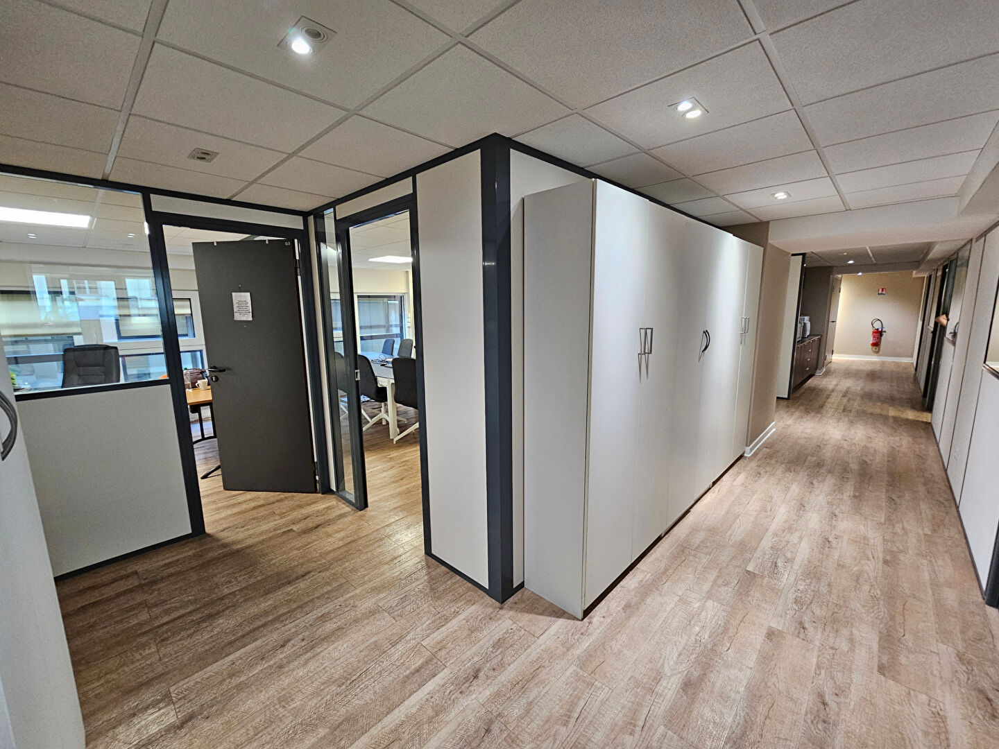 Photo Bureaux rénovés 230 m² Bachut / Monplaisir. image 3/6