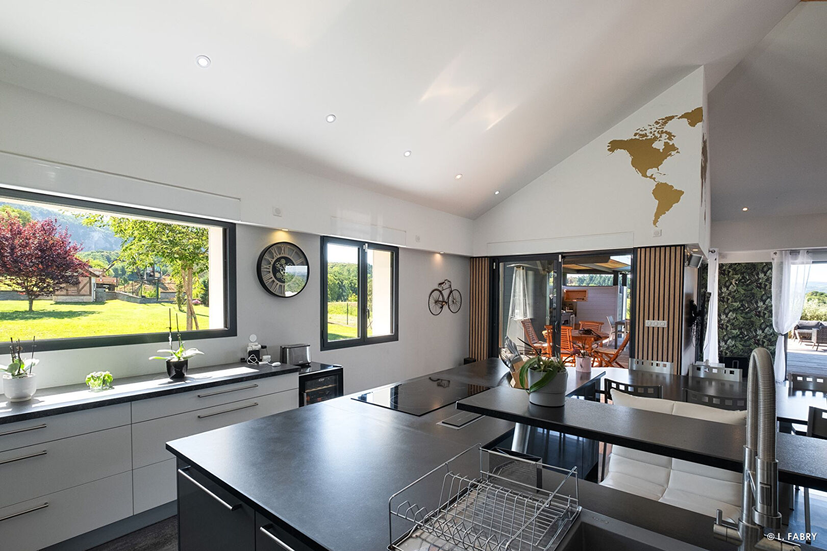 Photo Maison + hangar sur terrain 6434m² - 45 min Lyon - 1h Genève image 5/6