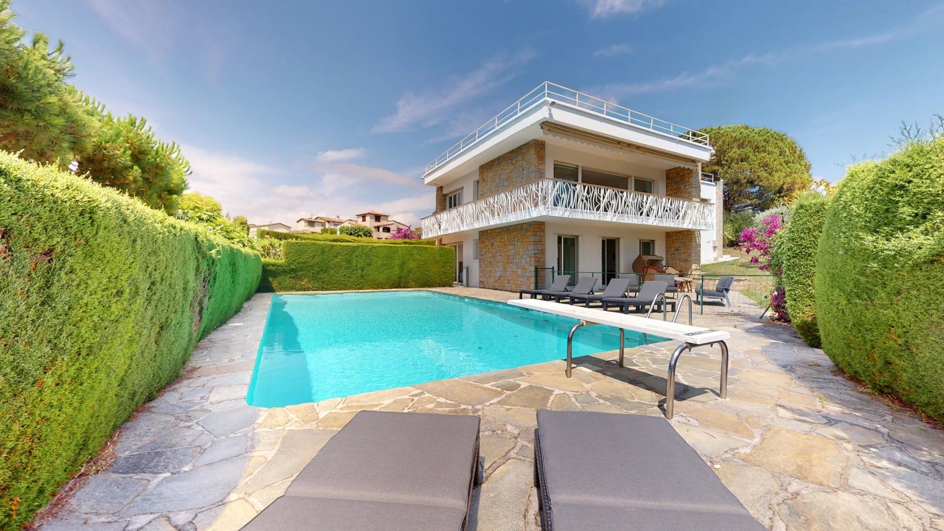 CAGNES SUR MER - VILLA CONTEMPORAINE PISCINE