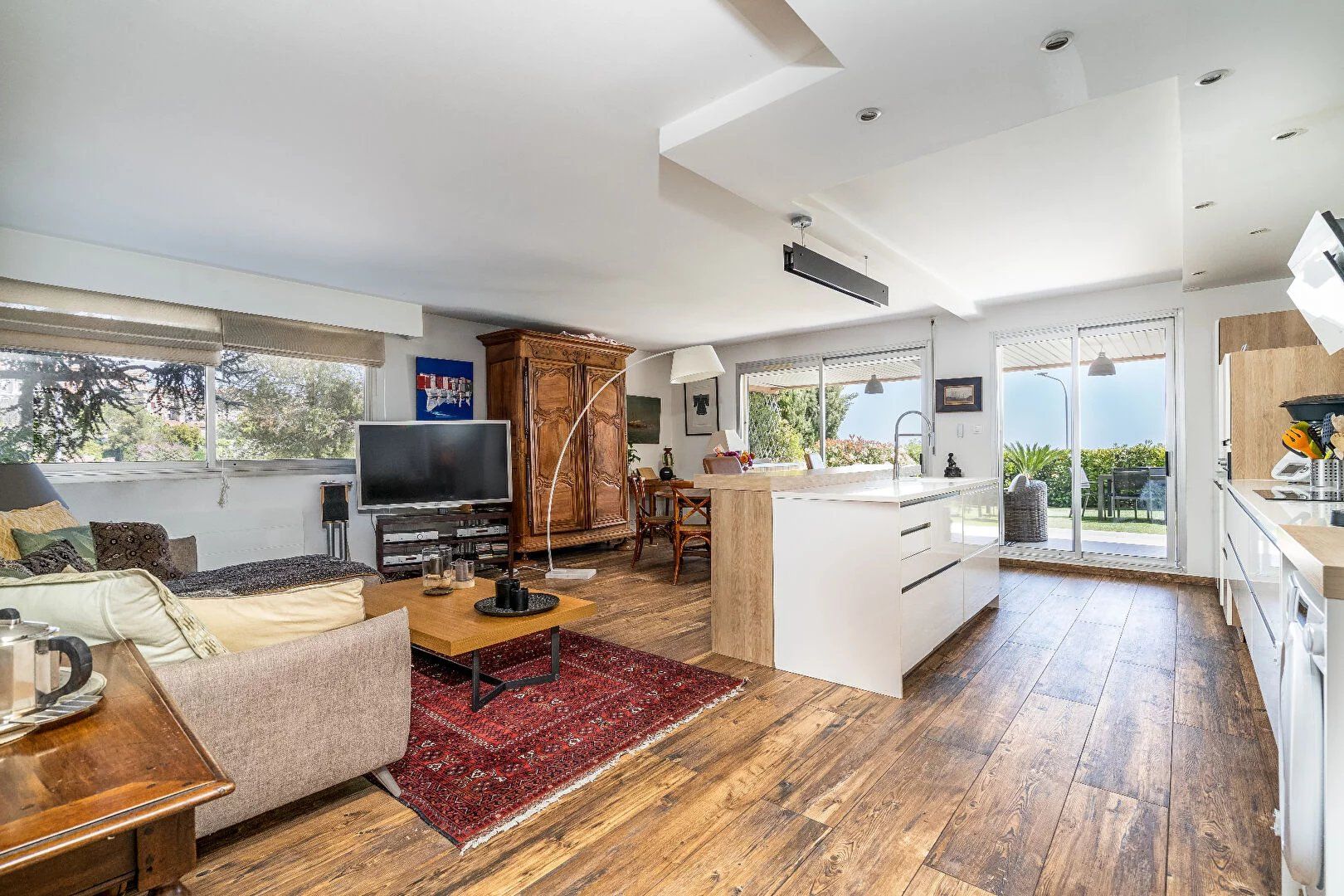 CAGNES SUR MER - REZ-DE-JARDIN- VUE MER