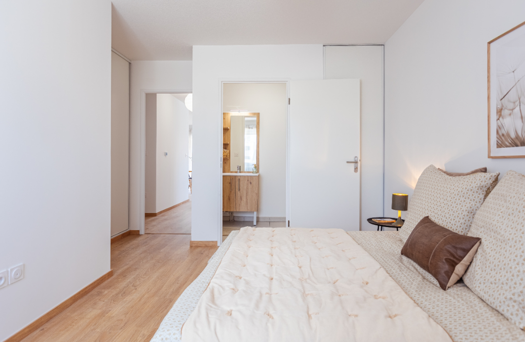 Photo MANOSQUE !! MAGNIFIQUE T3 DE 80M² + SUPERBE TERRASSE 26M² image 3/4