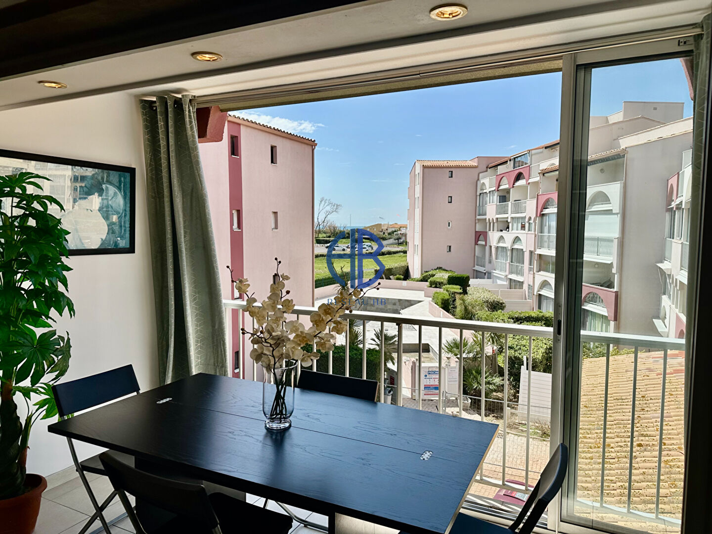 Photo Spacieux T3 avec vue parking et piscine - Secteur Richelieu image 2/6