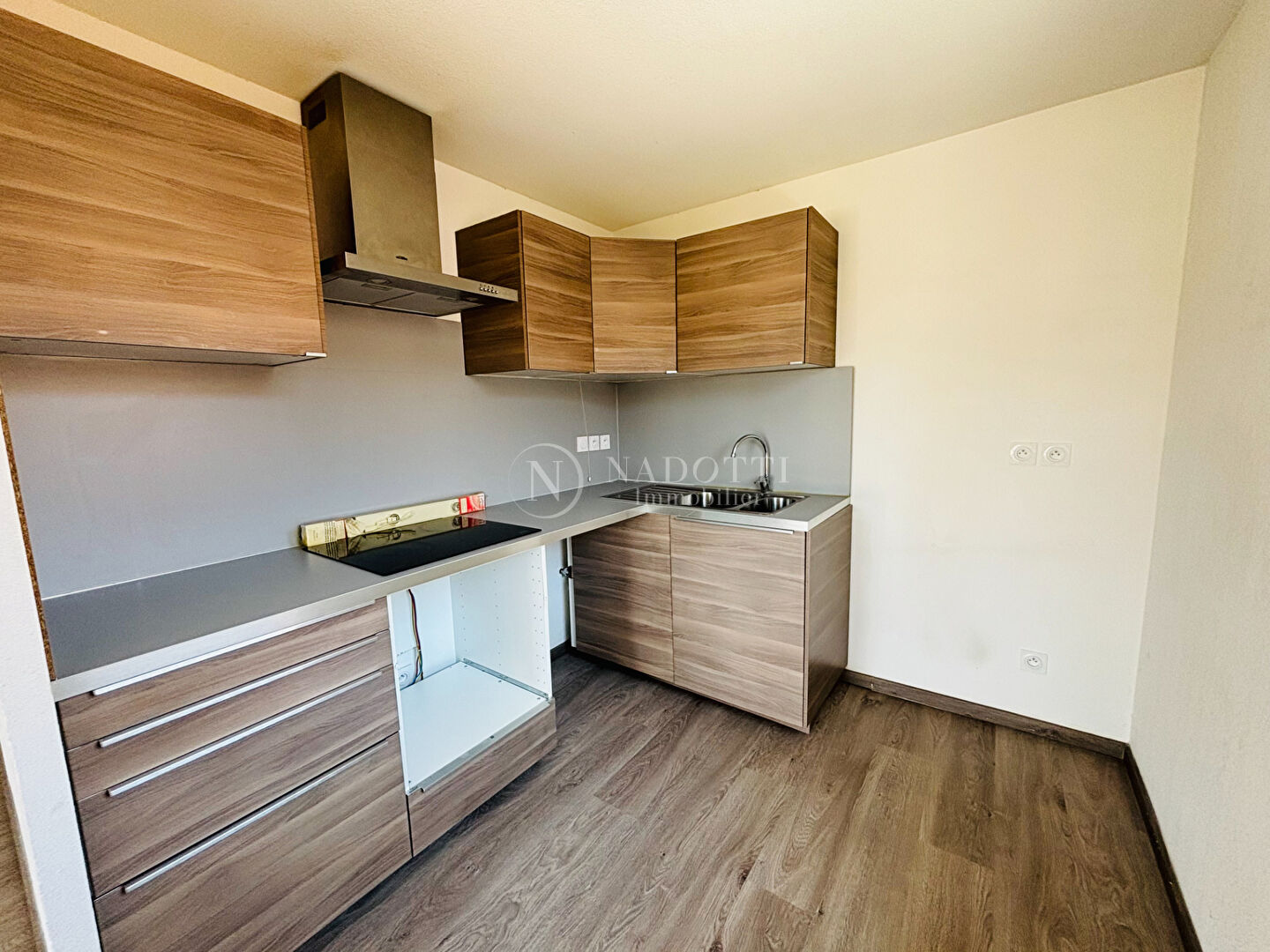 Photo Appartement récent de type 3 avec balcon et parking. image 4/6