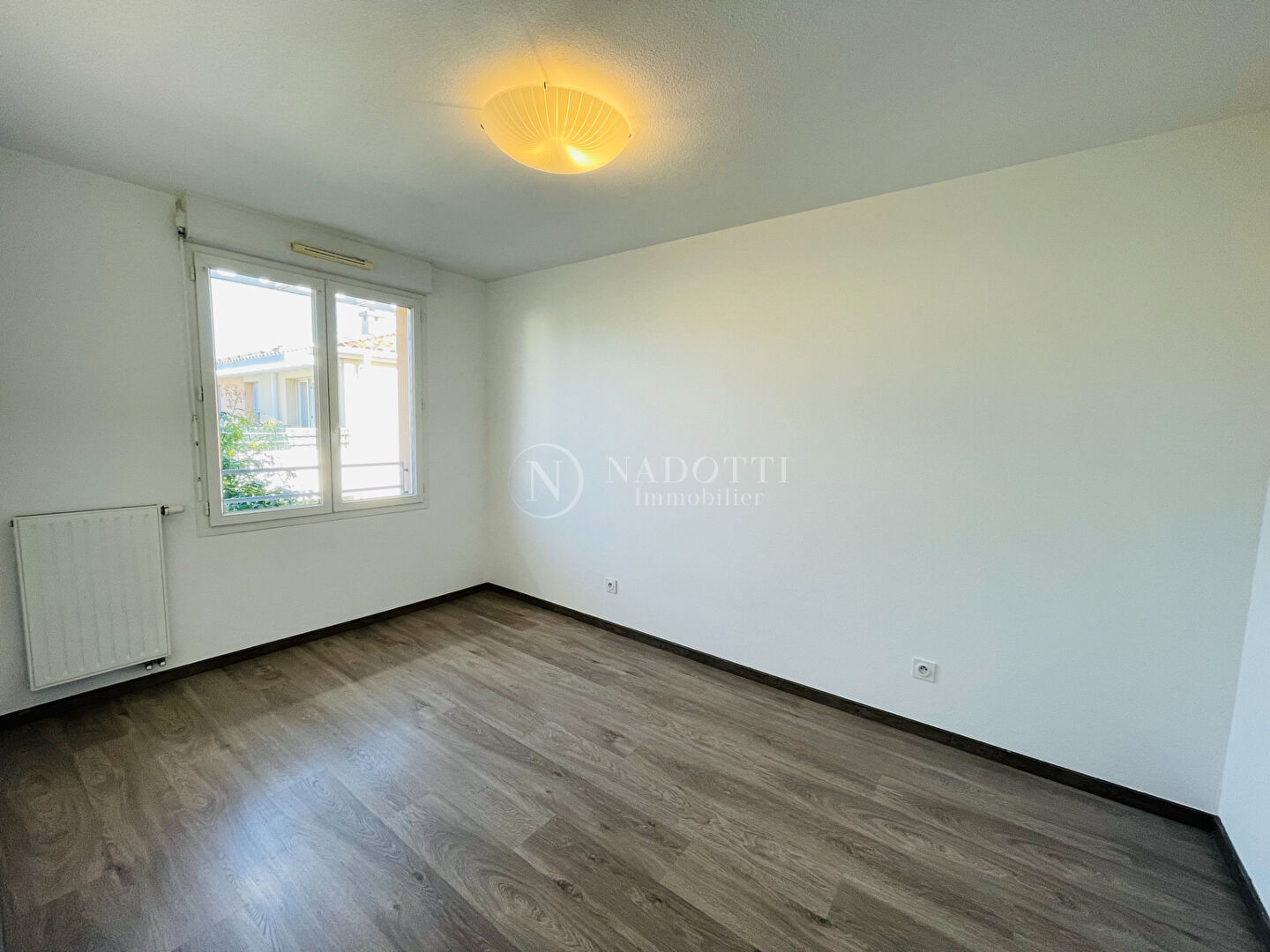 Photo Appartement récent de type 3 avec balcon et parking. image 5/6