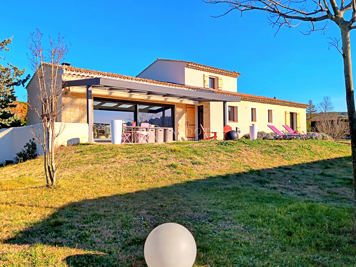 Photo Lauris VILLA de 220 m2 avec pool house et piscine sur terrain de 2825 m² image 2/6