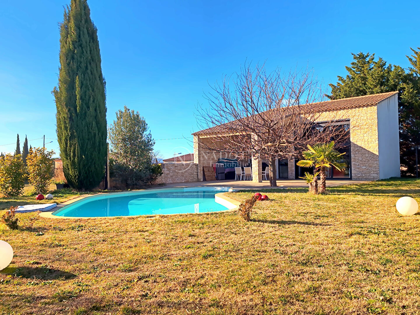 Photo Lauris VILLA de 220 m2 avec pool house et piscine sur terrain de 2825 m² image 4/6
