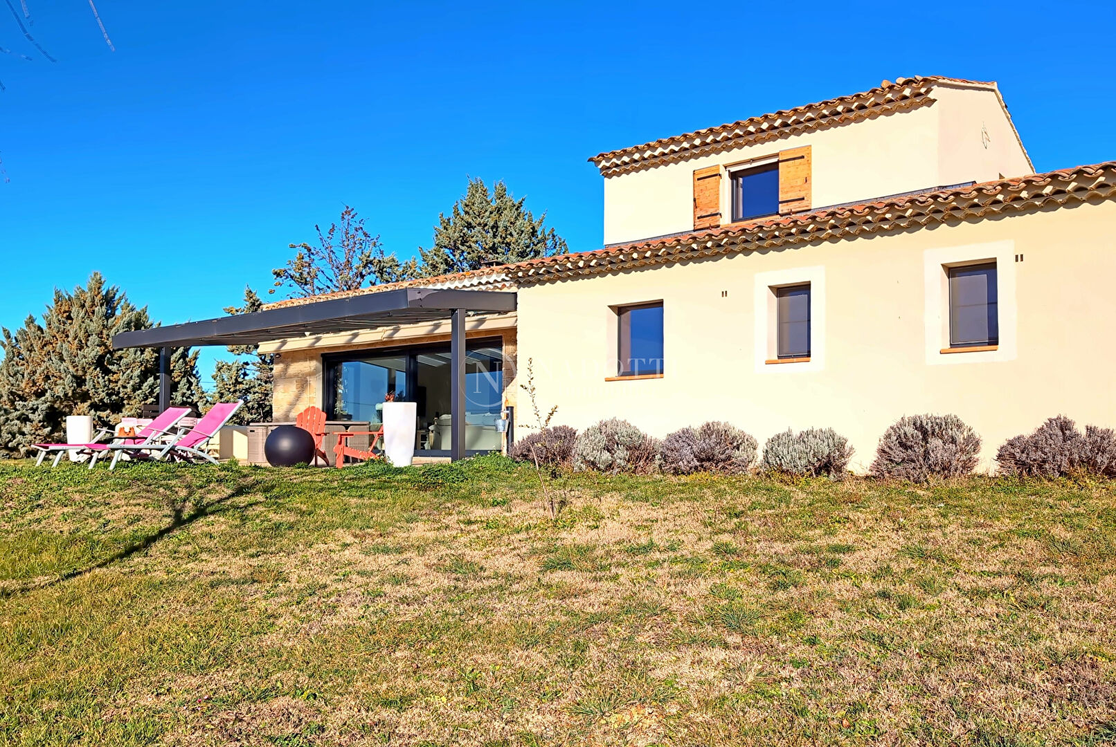 Photo Lauris VILLA de 220 m2 avec pool house et piscine sur terrain de 2825 m² image 5/6