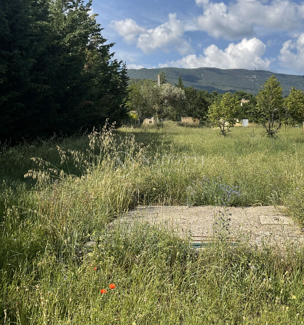 Photo CUCURON : Parcelle de 873 m², Votre Toile Vierge pour un Projet Unique ! image 2/3