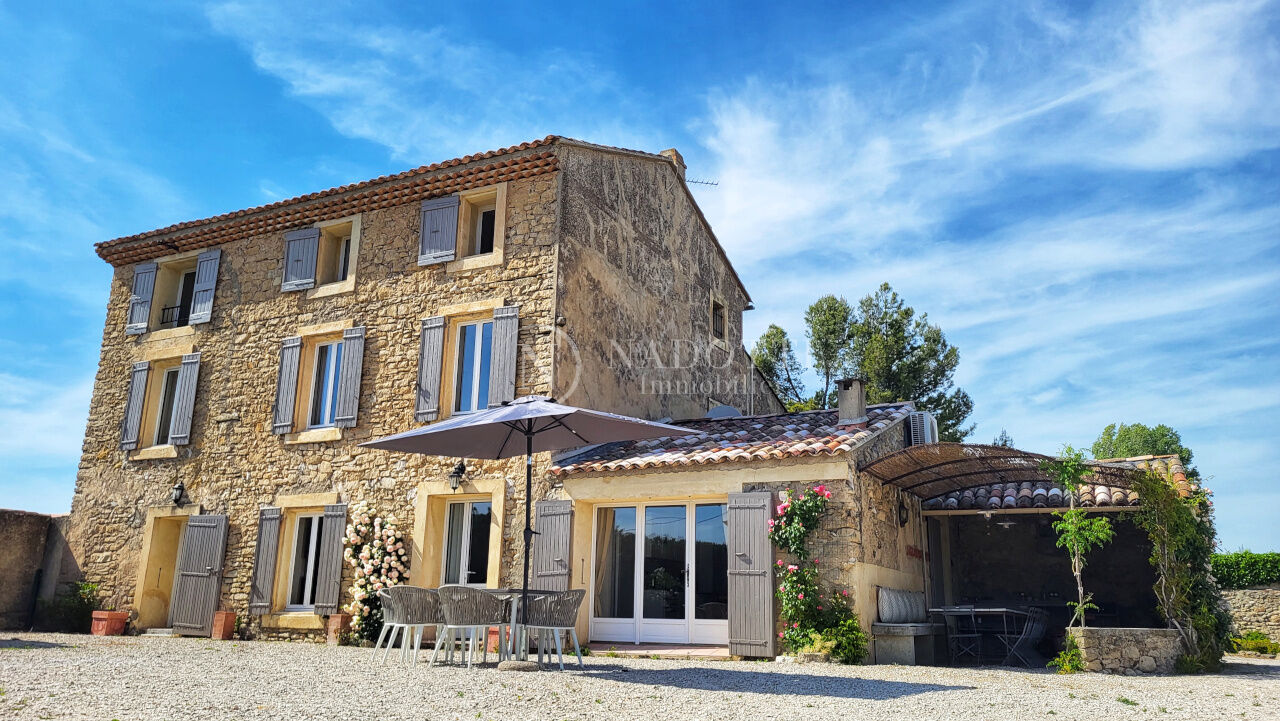 Mas en pierre  à Mazan 340 m², 8 suites sur 6165 m² avec piscine