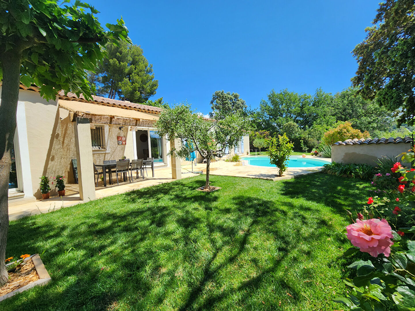 Villa Cadenet 4 chambres 160 m2 sur terrain 1000m² avec piscine - Jolie vue