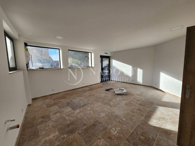 Photo CADENET CENTRE - Deux locaux commerciaux avec jardin image 1/6