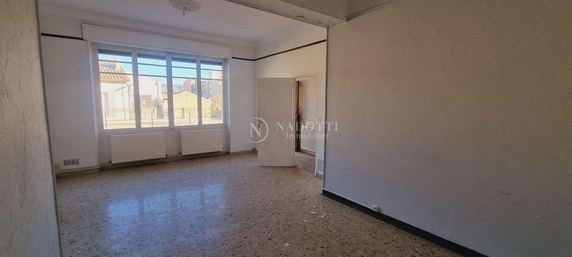 Photo Unique - Appartement de 95 m²  avec 206 m² de terrasse à rénover. image 4/5