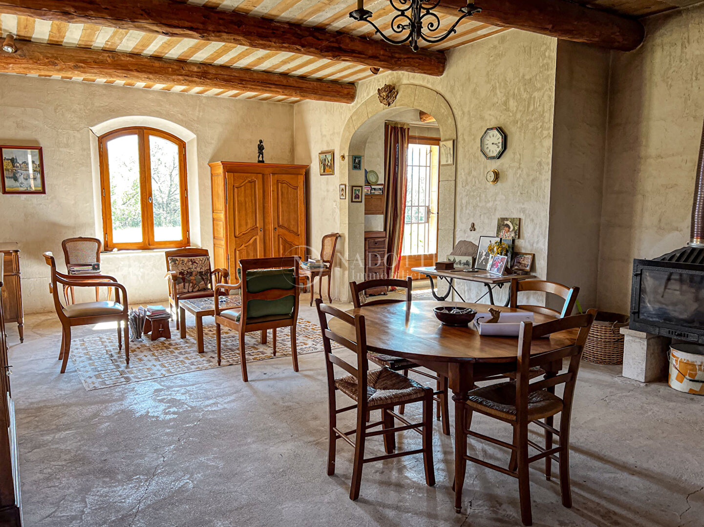 Photo BASTIDE EN CAMPAGNE DE BONNIEUX AVEC BOX A CHEVAUX ET CARRIERES image 4/6