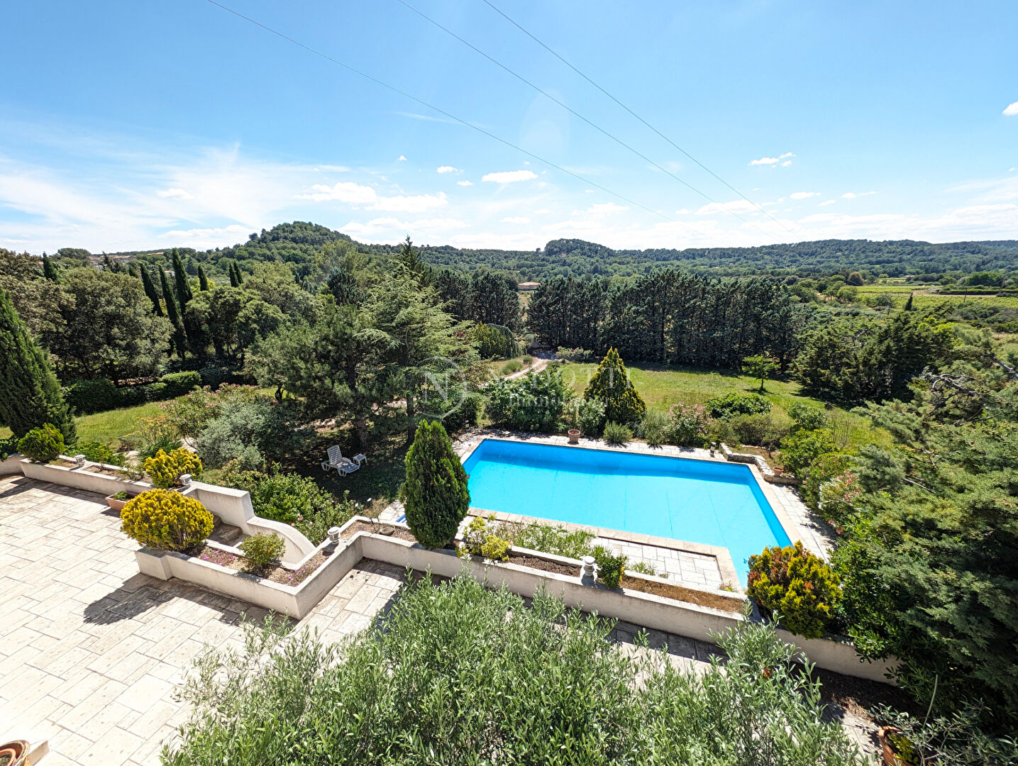 Photo A VENDRE, Rognes, propriété de 250 m² , terrain 6880 m² et pisine 12X6 image 3/6