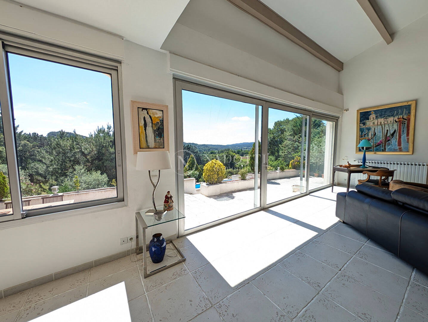 Photo A VENDRE, Rognes, propriété de 250 m² , terrain 6880 m² et pisine 12X6 image 5/6