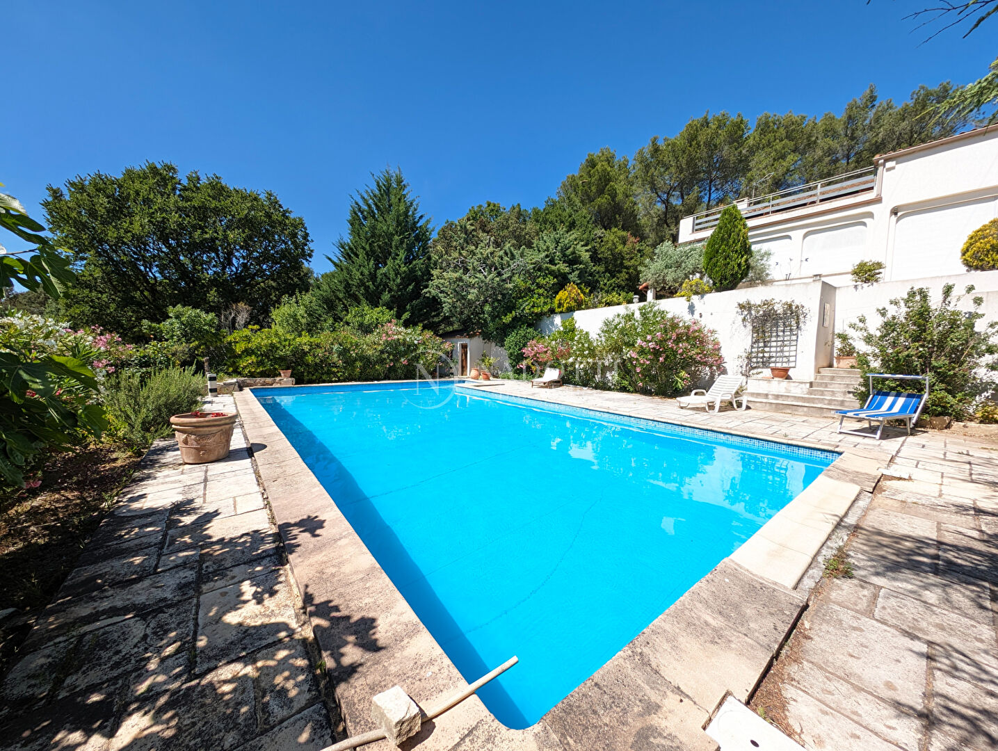 Photo A VENDRE, Rognes, propriété de 250 m² , terrain 6880 m² et pisine 12X6 image 6/6