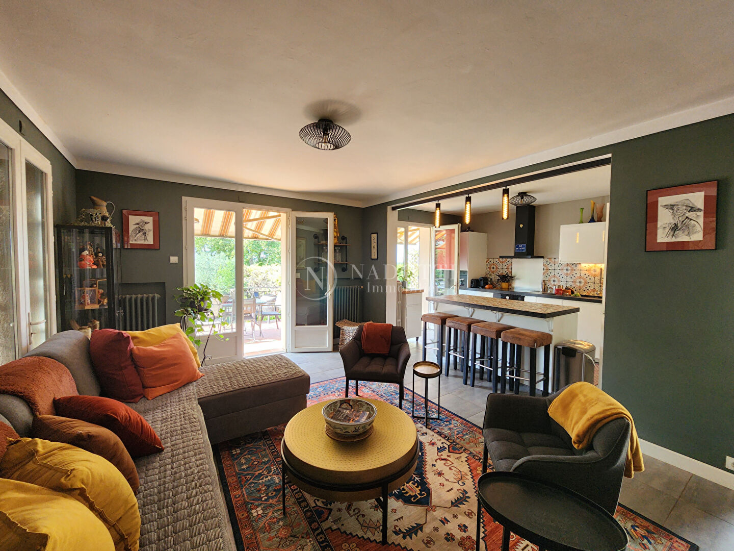 Photo A Cucuron, Charmante Villa Rénovée de 3 Chambres avec Jardin Luxuriant dans un Cadre Idéal ! image 3/6