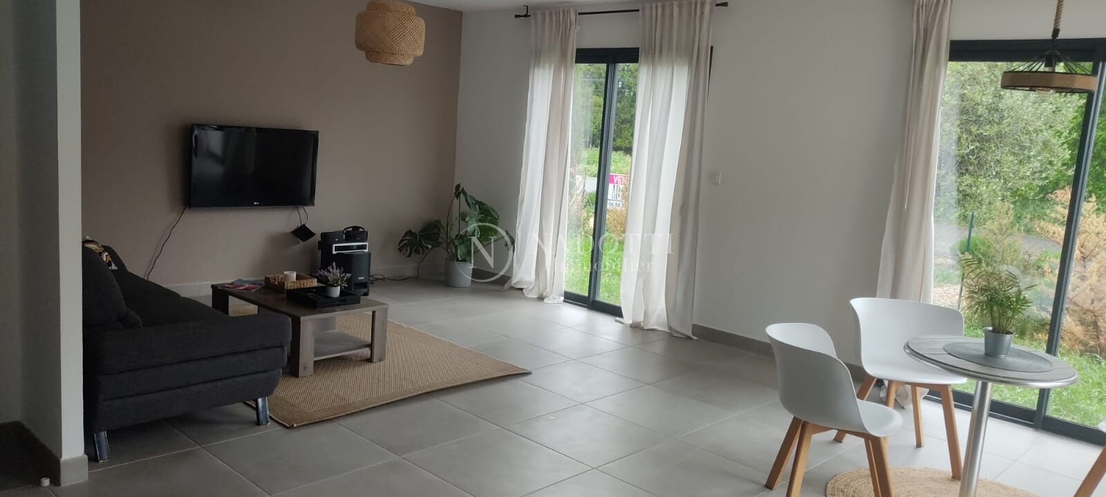 Photo MAISON  MODERNE  PERNES LES FONTAINES image 2/6