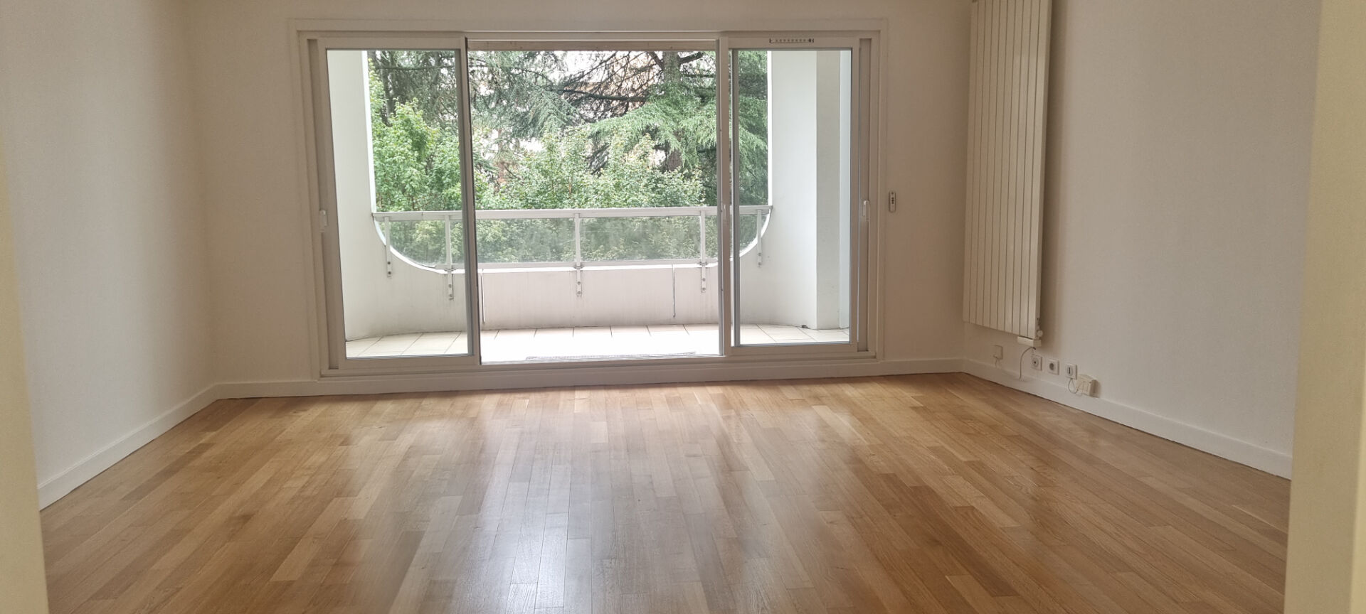 Très beau quatre pièces avec balcon sur jardin