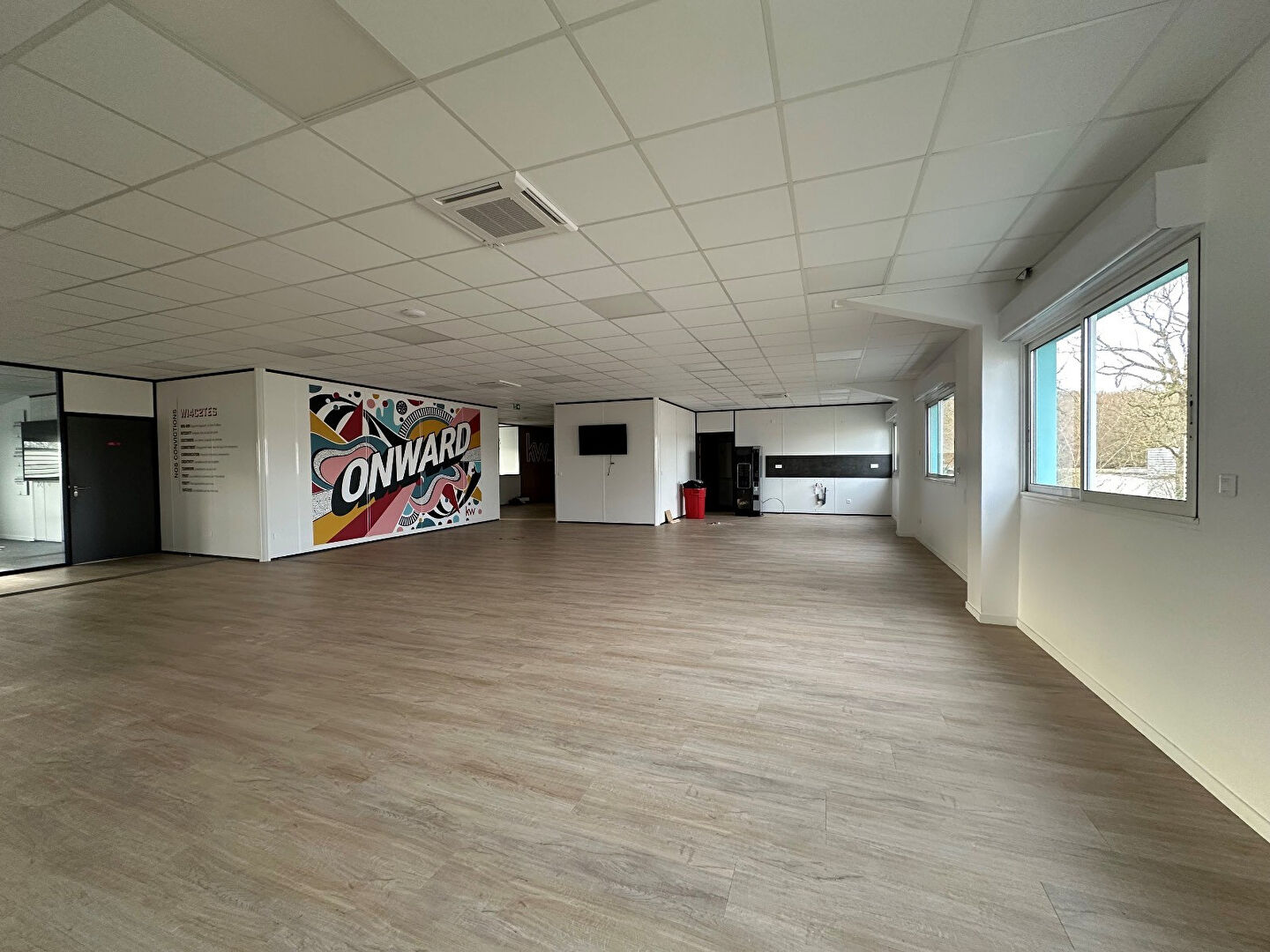 Photo Bureaux Beaucouze 600 m2 image 3/4