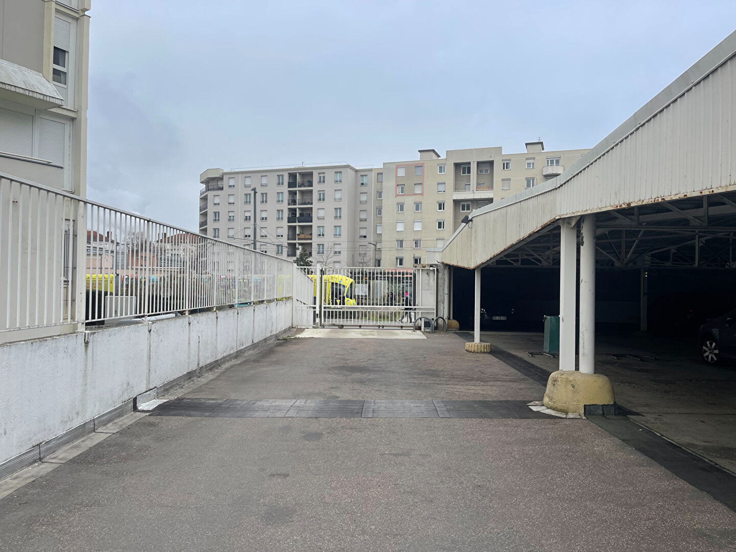 Photo Parking securisé Lyon 7 / QUARTIER DEBOURG image 2/4