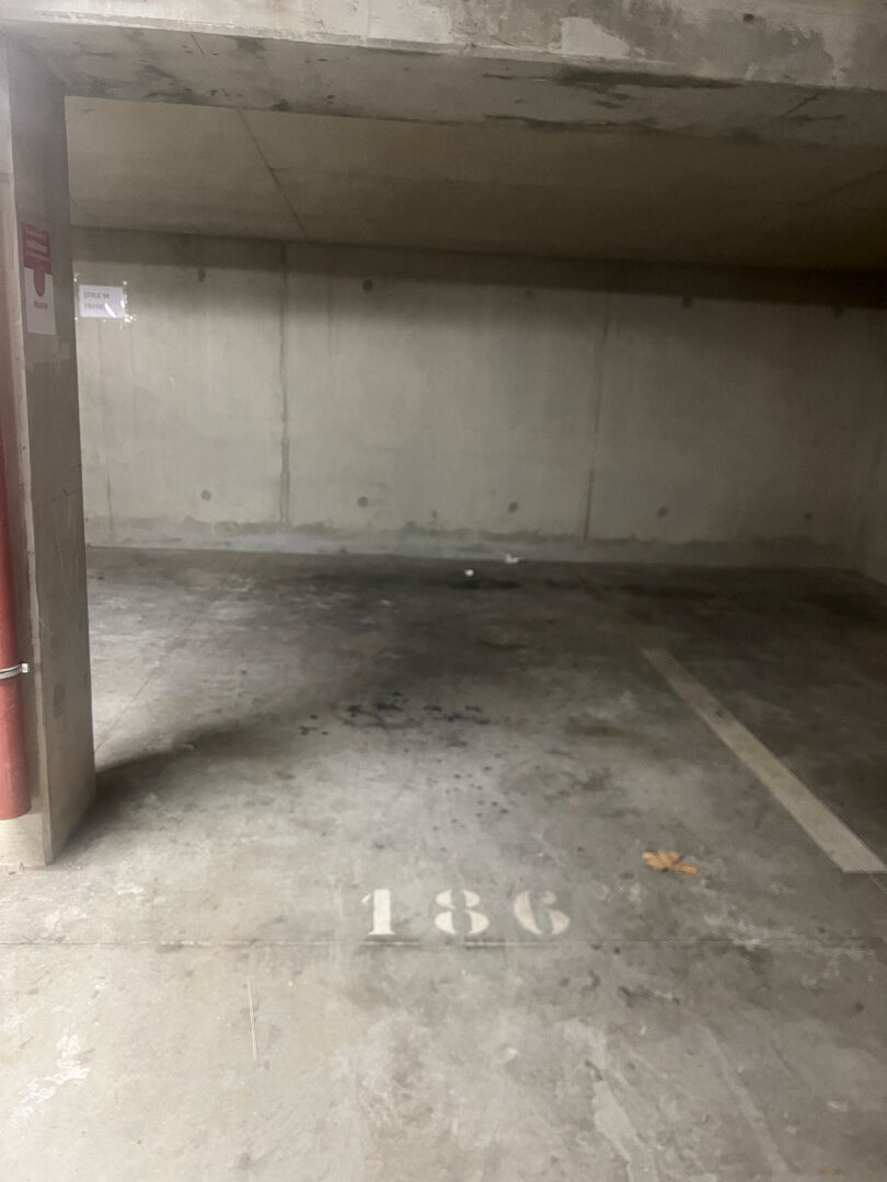 Photo Place de parking sécurisée - Proximité gare image 2/3