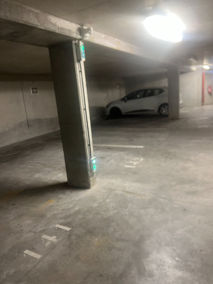 Photo Place de parking sécurisée - Proximité gare image 3/3