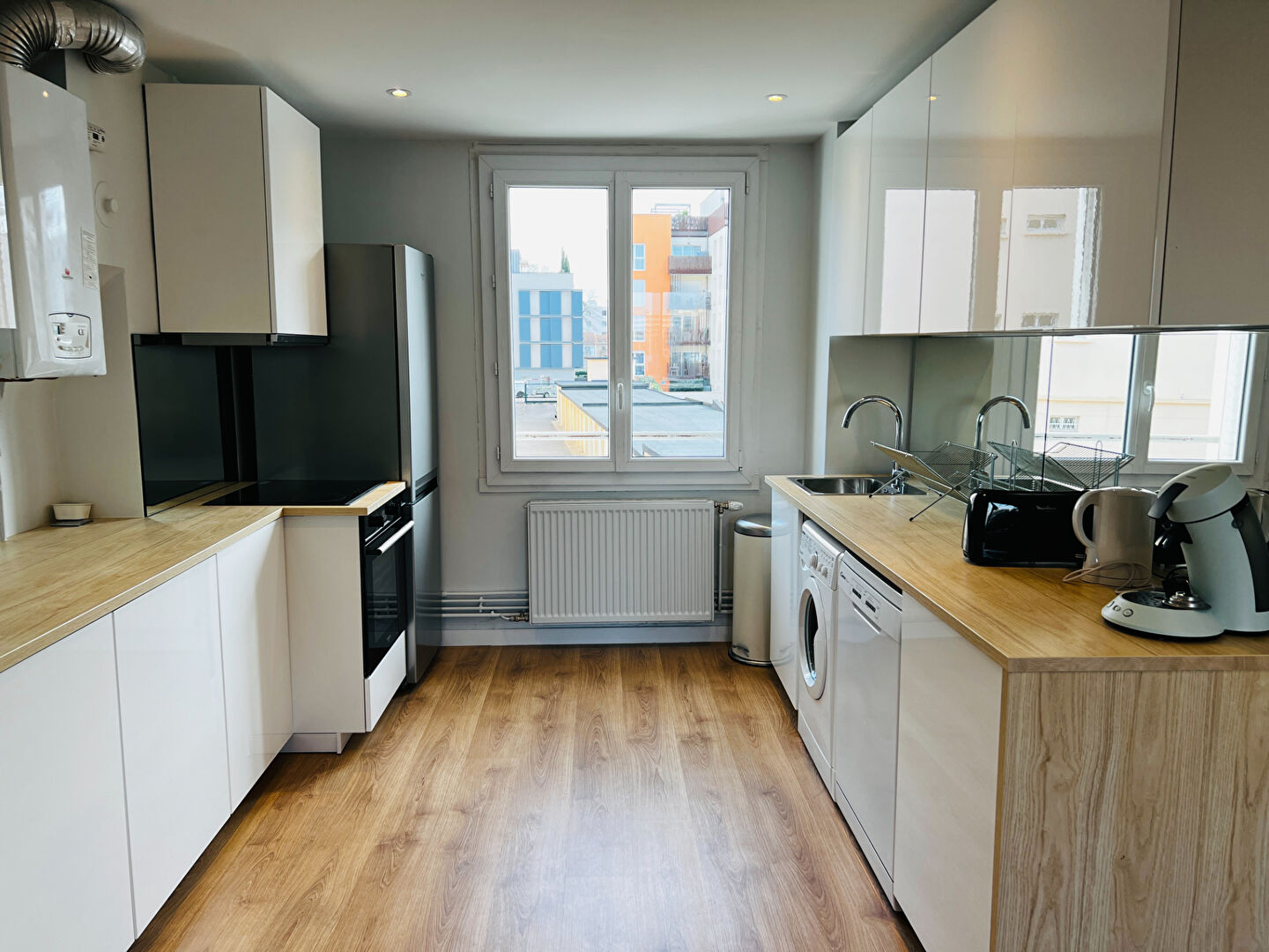 Photo T5 LYON 8  Secteur MERMOZ - investissement colocation image 2/3