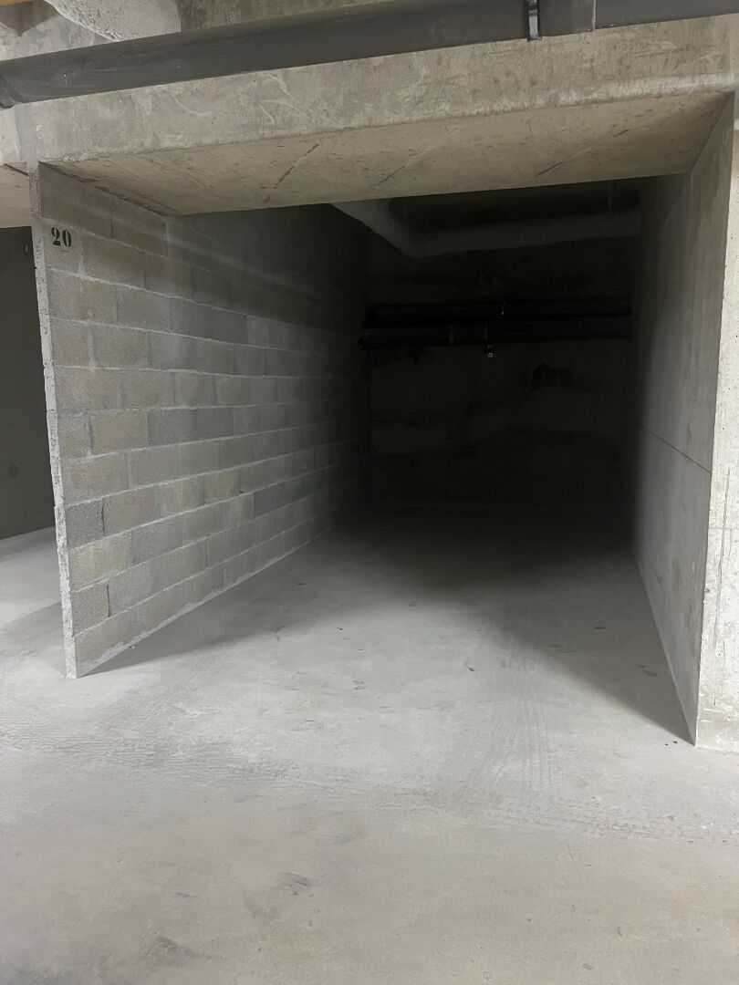 A louer - Plusieurs places de parking dans résidence sécurisée