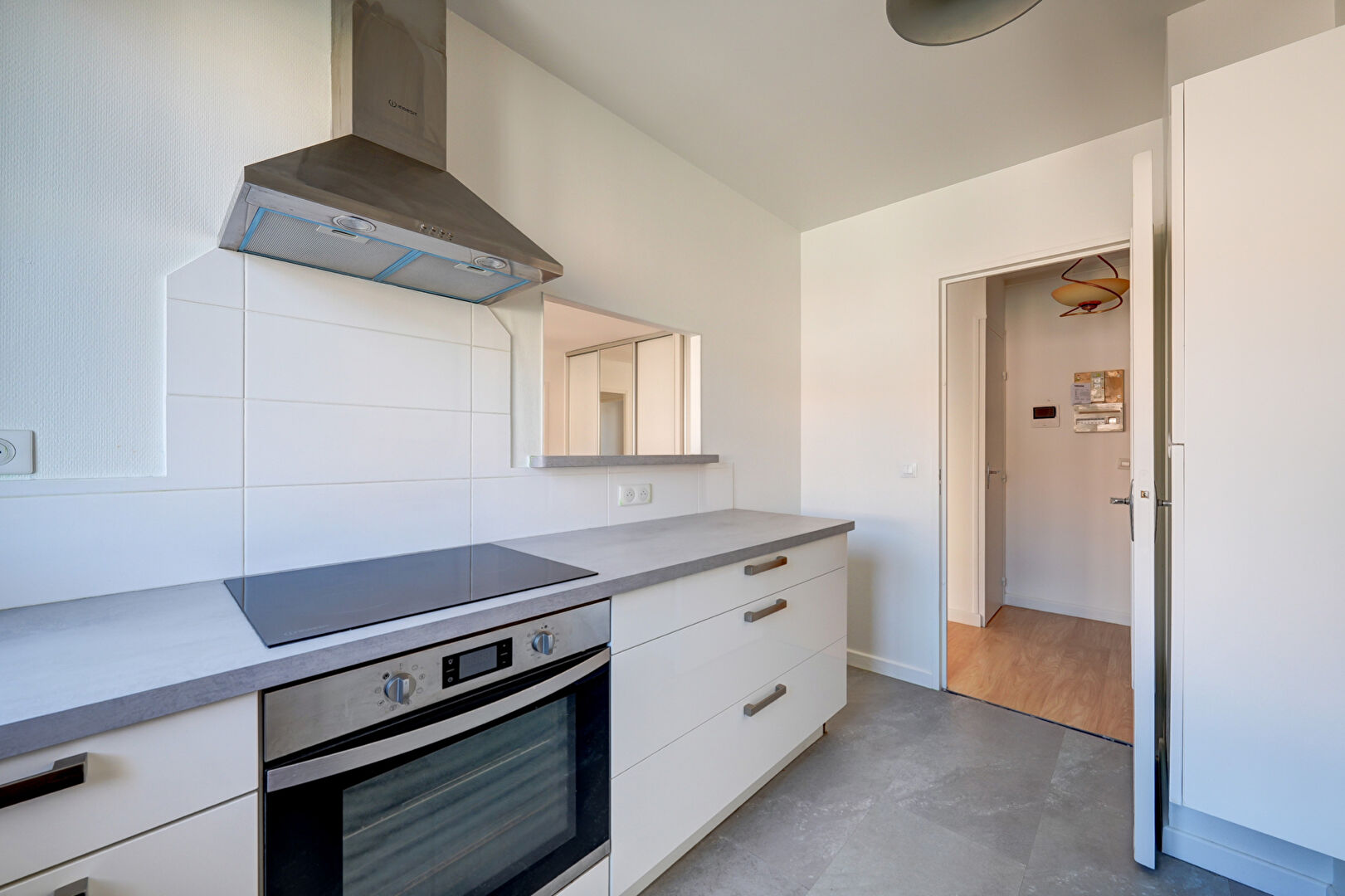 Photo T2 refait à neuf - Centre ville - Balcon, Garage, Parking image 4/6