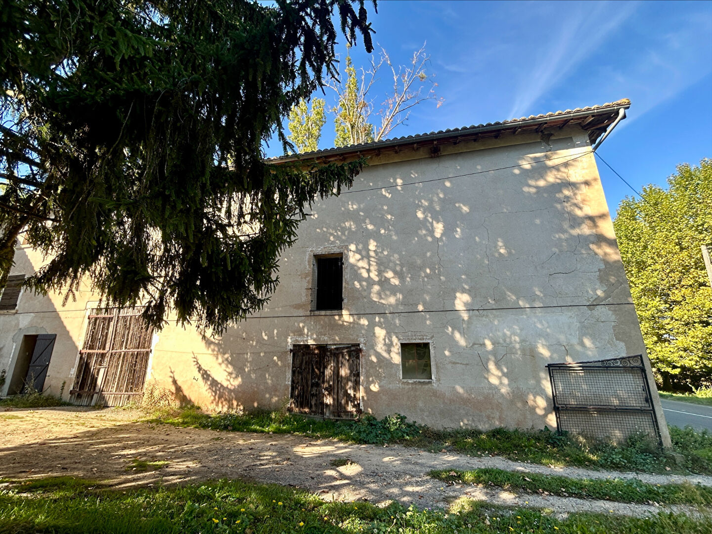 Maison à réhabiliter 116 m² avec jardin et parking à Sainte-Euphémie