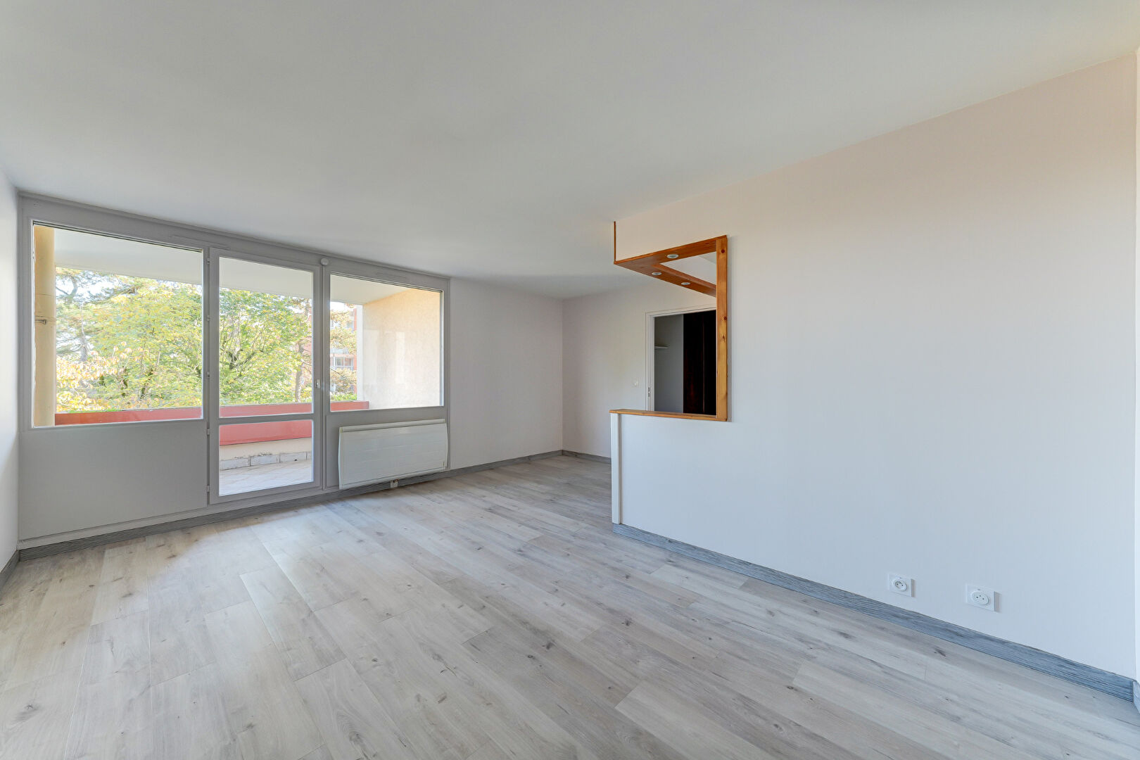 Photo T2 - avec Terrasse - Saint-Rambert image 1/6