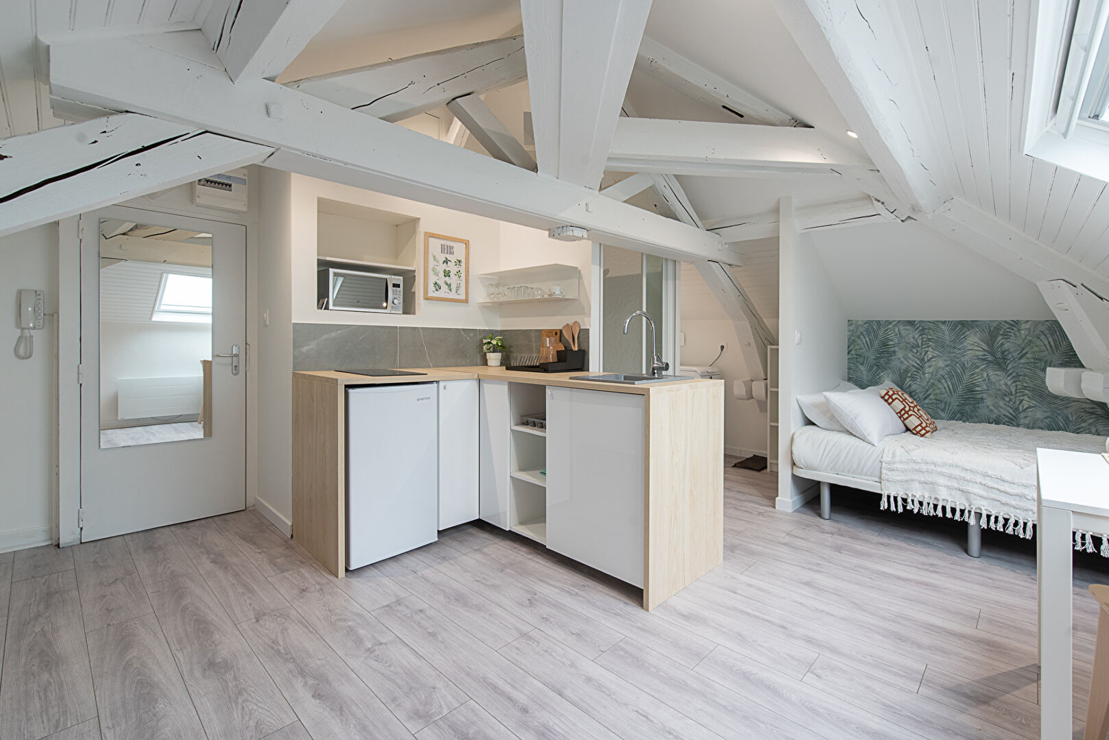 Studio meublé entièrement rénové, emplacement idéal -Villefranche