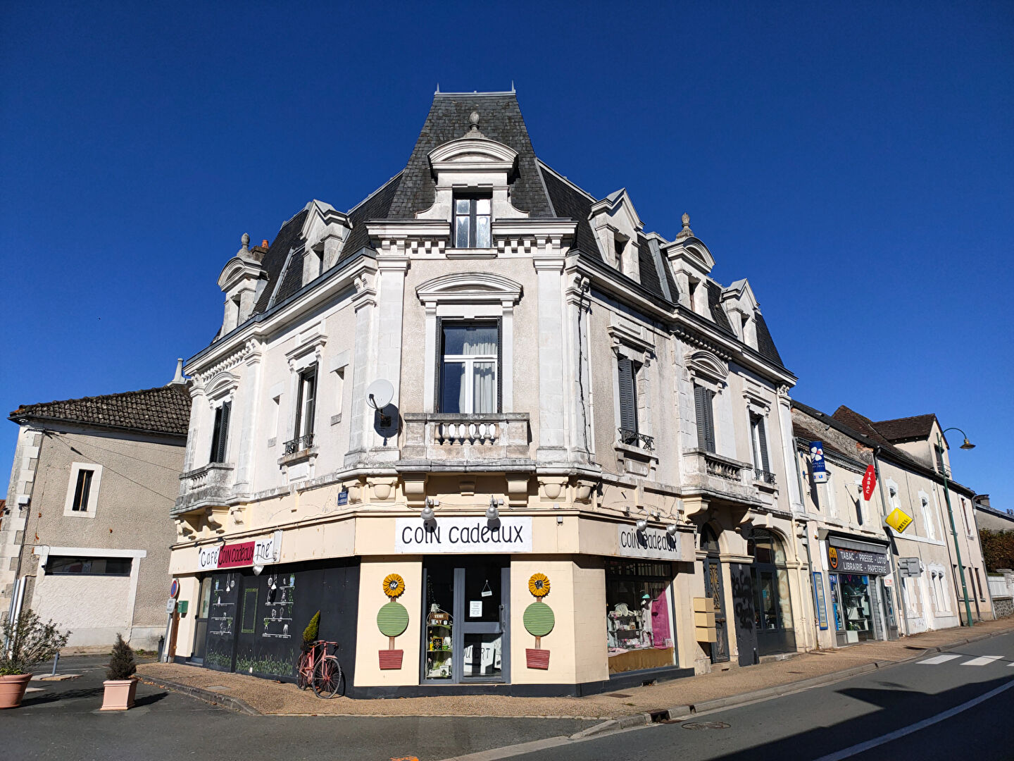 Immeuble de rapport 300 m2 + locaux commerciaux