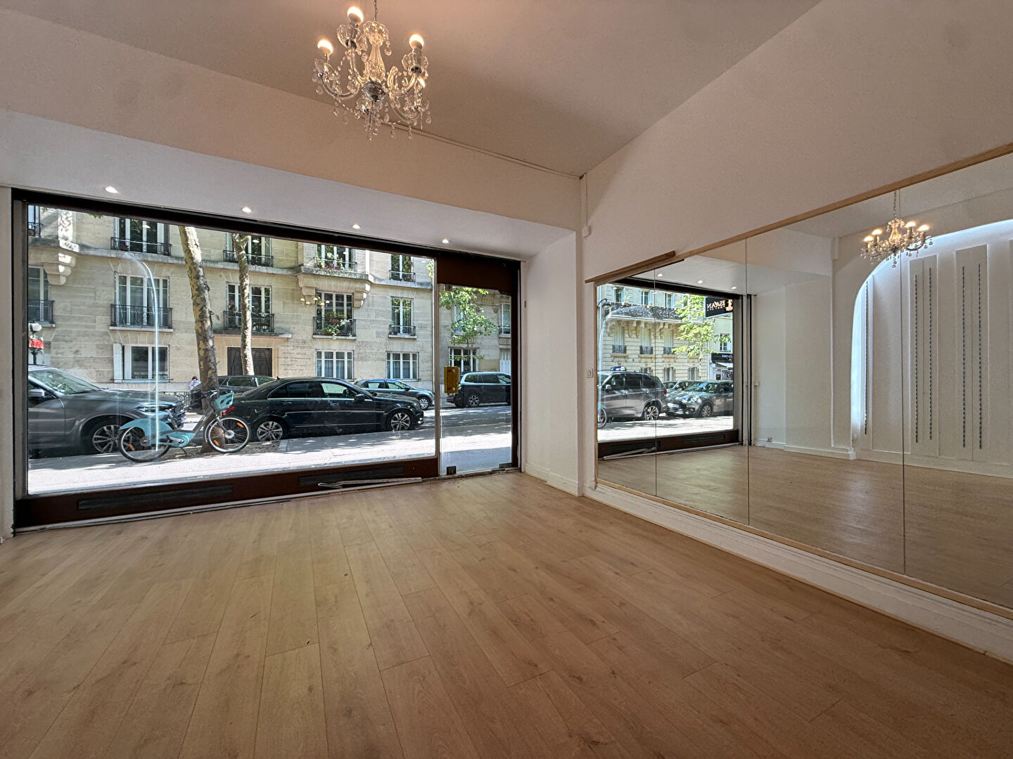 Local commercial Paris 56 m2